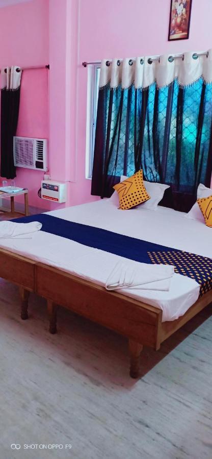 Hotel Gunjan Puri Bagian luar foto