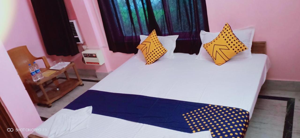 Hotel Gunjan Puri Bagian luar foto