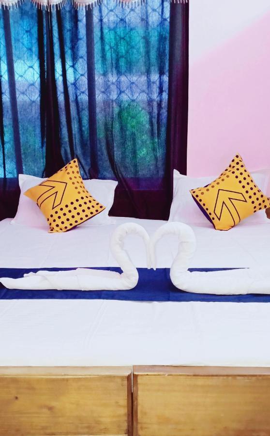 Hotel Gunjan Puri Bagian luar foto