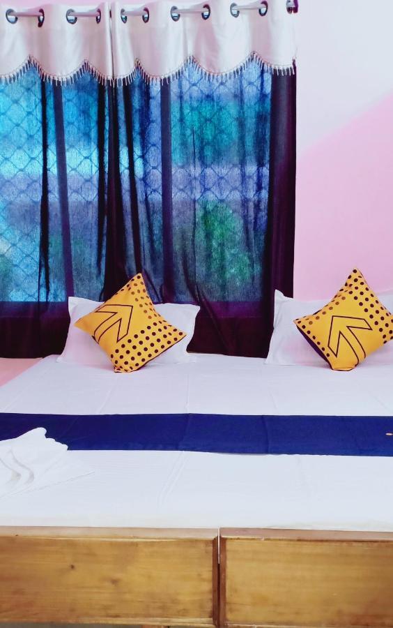 Hotel Gunjan Puri Bagian luar foto