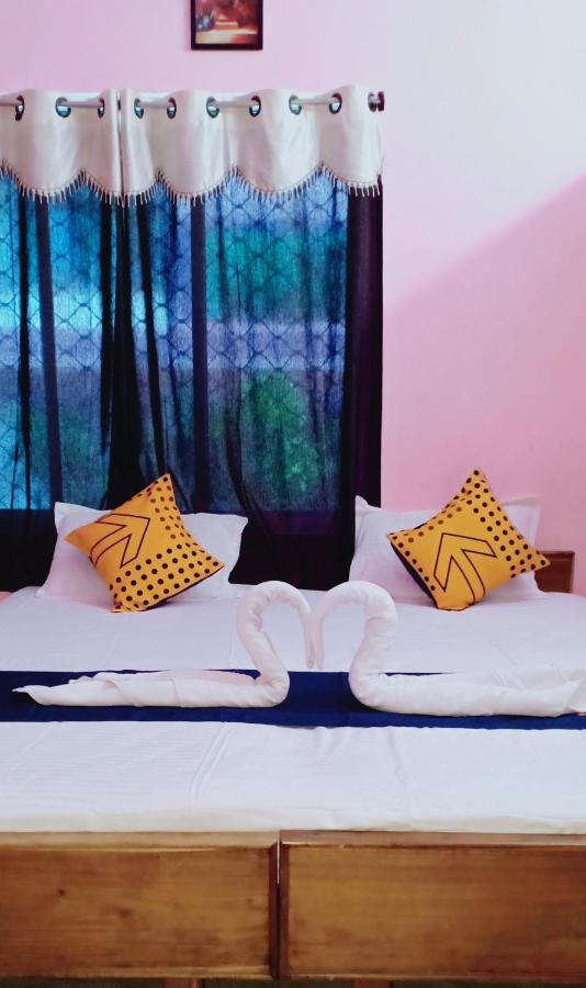 Hotel Gunjan Puri Bagian luar foto