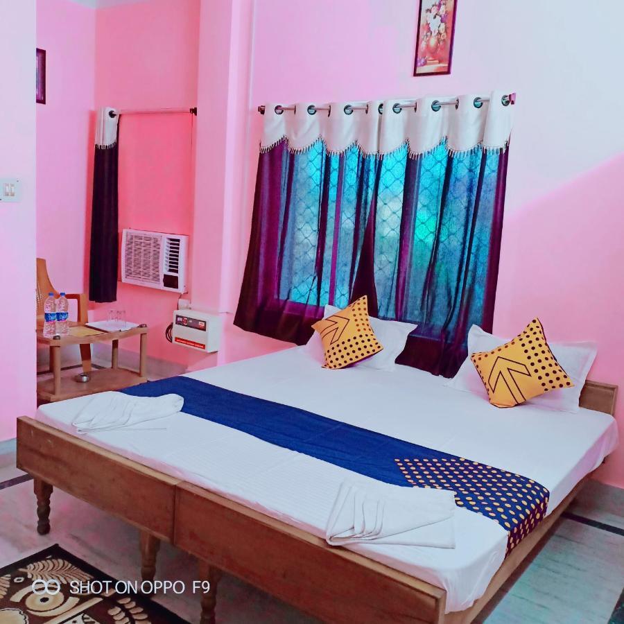 Hotel Gunjan Puri Bagian luar foto