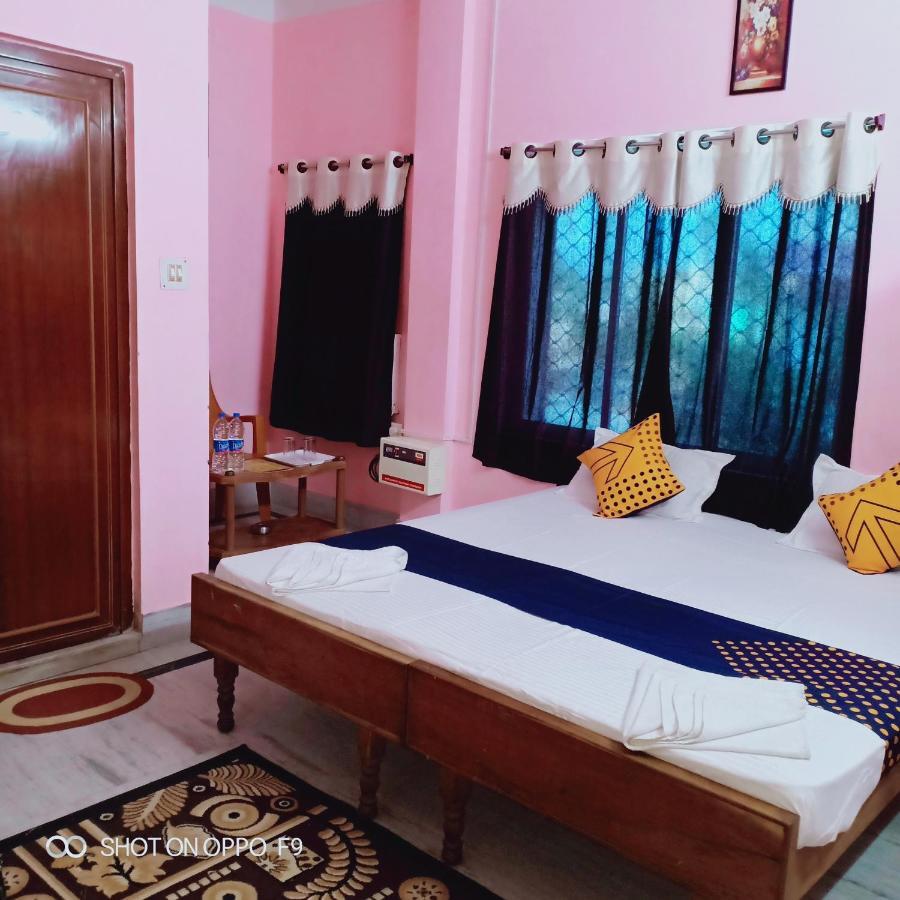 Hotel Gunjan Puri Bagian luar foto